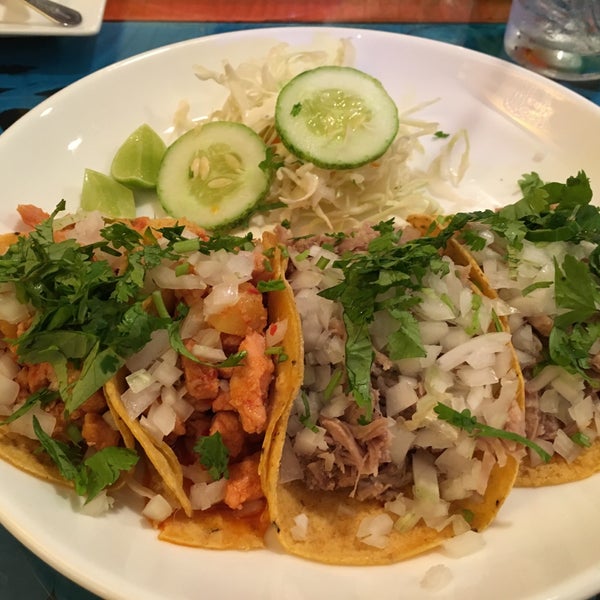 3/20/2016 tarihinde Cinthya L.ziyaretçi tarafından Tacos &amp; Salsa'de çekilen fotoğraf
