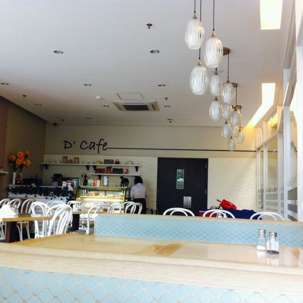 Foto tirada no(a) D&#39; Cafe por Angela em 12/11/2013