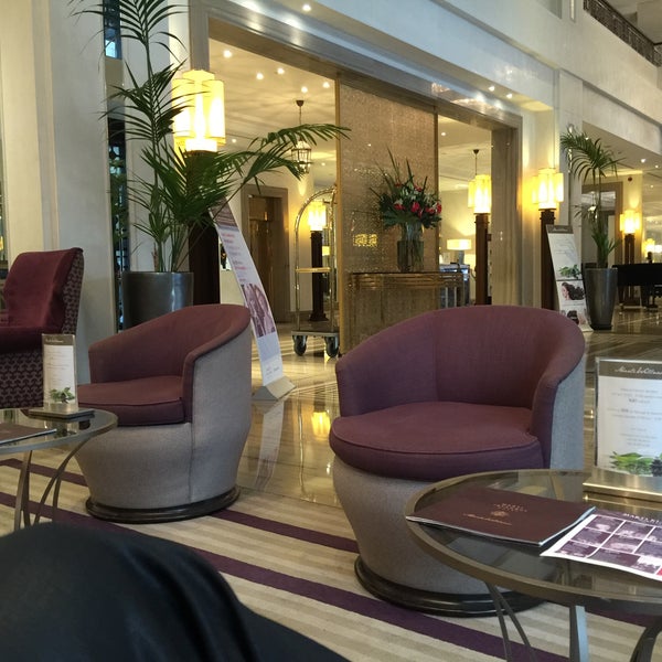 Foto diambil di Martı Istanbul Hotel oleh Traveler pada 11/23/2015