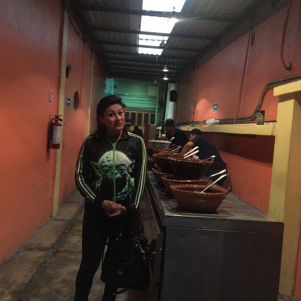 Foto diambil di Tacos la glorieta oleh Kim B. pada 6/5/2015
