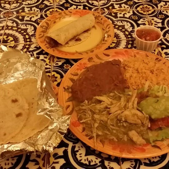 Photo taken at La Luz Del Dia Restaurant by T on 11/13/2015