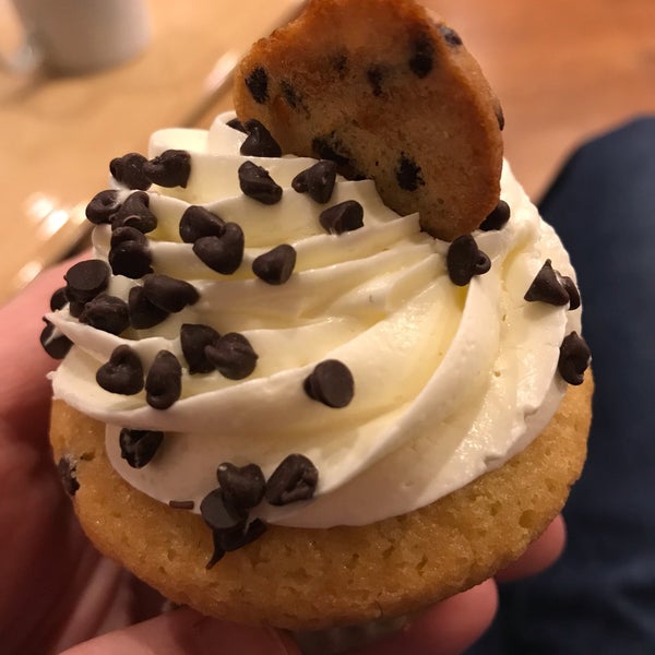 11/19/2018 tarihinde Andy C.ziyaretçi tarafından Molly&#39;s Cupcakes'de çekilen fotoğraf
