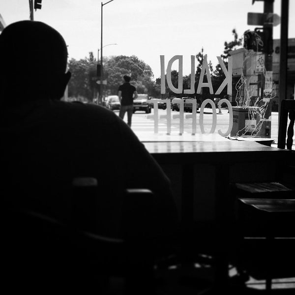 3/31/2015 tarihinde Rich K.ziyaretçi tarafından Kaldi Coffee'de çekilen fotoğraf