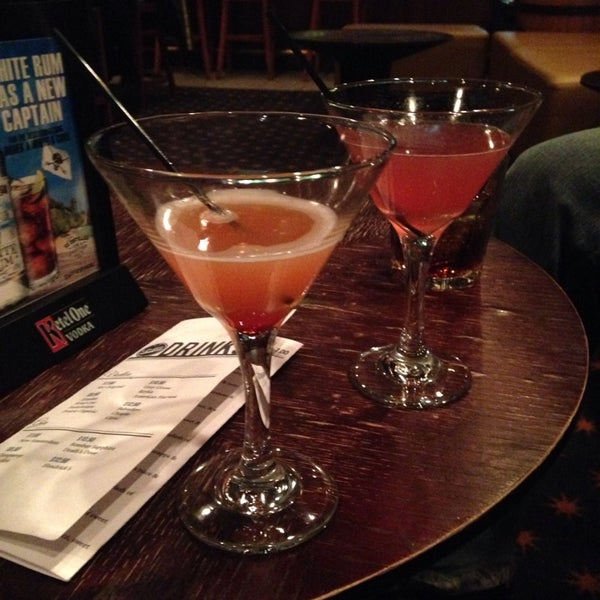 Foto tirada no(a) 445 Martini Lounge por Jen R. em 3/22/2014