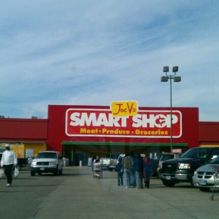Foto tomada en Joe V&#39;s Smart Shop  por Mariana B. el 1/7/2013