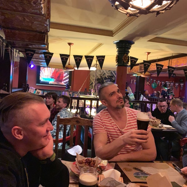 Foto tirada no(a) Mick O&#39;Neills Irish Pub &amp; 24 hour Sports Bar por Julia V. em 3/16/2019