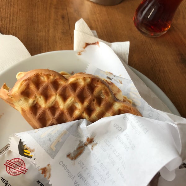 Foto diambil di Waffle House Cafe oleh Önder K. pada 7/17/2018
