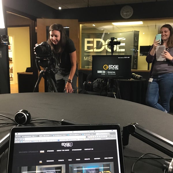 8/3/2017 tarihinde Erin S.ziyaretçi tarafından EDGE Media Studios'de çekilen fotoğraf