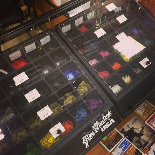 магазин музыкальных инструментов. гитары музыкальные магазины. все магазины музыкальных инструментов города ярославля. ярославль музыкальный магазин скат. россия ярославль проспект ленина 38а музыкальные технологии.