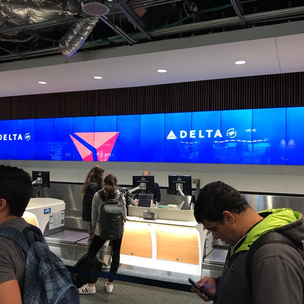 Delta Air Lines Checkin Orlando International Airport Orlando, FL