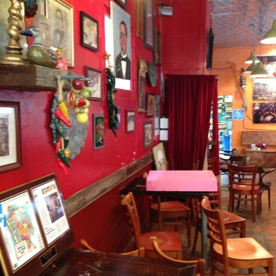 Das Foto wurde bei La Victoria Mexican Bakery &amp; Cafe von Ignacio K. am 1/6/2013 aufgenommen