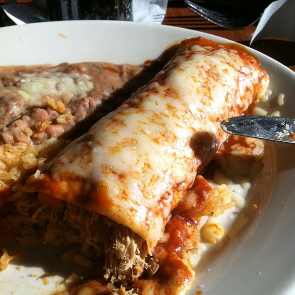 Das Foto wurde bei La Parrilla Mexican Restaurant von Wally am 12/22/2012 aufgenommen
