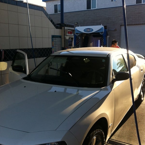 8/24/2014にBread S.がHappy Cow Car Washで撮った写真