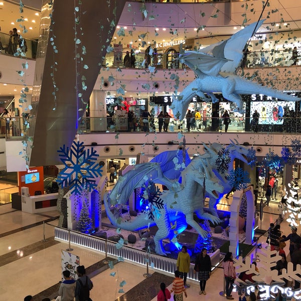 Inside dlf mall in Delhi editorial photo. Image of mall - 52624051