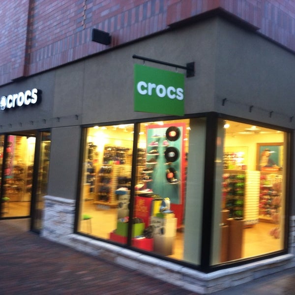 crocs store partridge creek