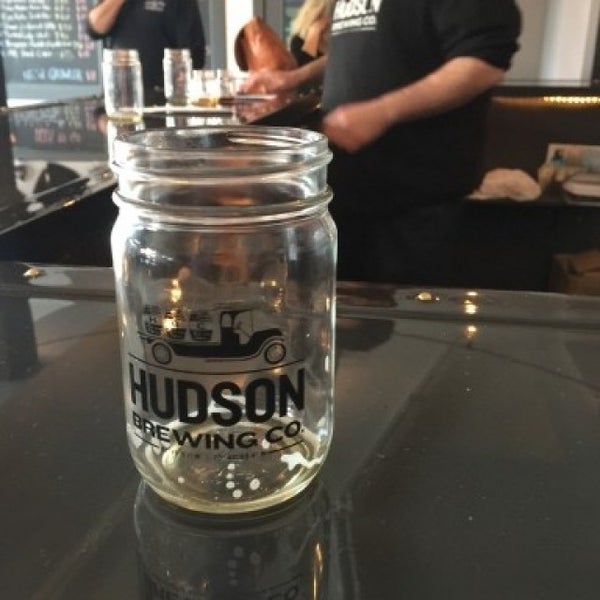 Photo taken at Hudson Brewing Company by Irvin C. on 4/1/2016
