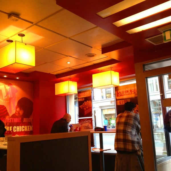 Foto diambil di KFC oleh Shashikant J. pada 3/15/2013