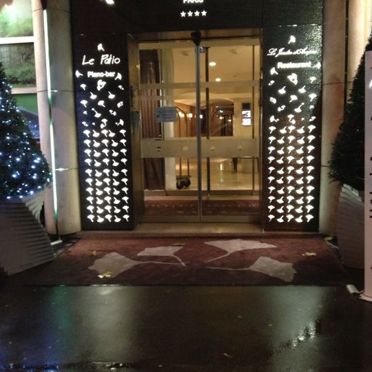 รูปภาพถ่ายที่ Hotel Ampère โดย Счастливая . เมื่อ 12/15/2012