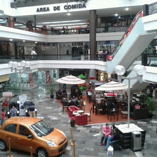 รูปภาพถ่ายที่ Centro Comercial El Parian โดย CJesus G. เมื่อ 1/20/2013