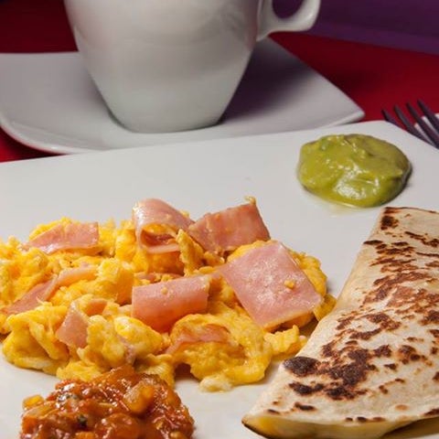 ¿Planeando un desayuno de trabajo? ¡Riviera Maya Gourmet es el sitio perfecto! Visítanos en el World Trade Center de la Calle 100, local 145.