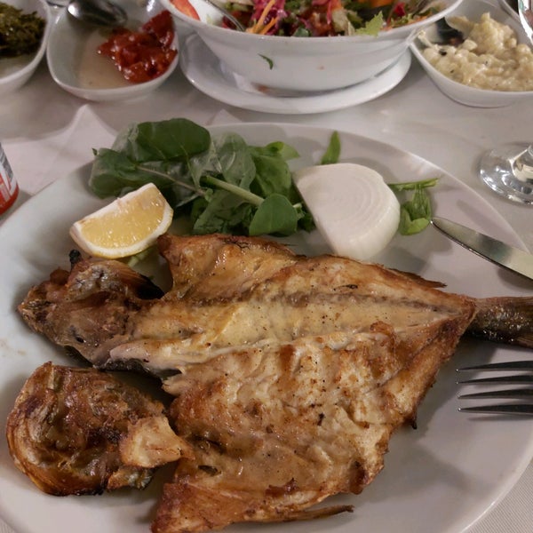 Foto diambil di Dolphin Balık Restaurant oleh MûRtí ¿ . pada 9/8/2020