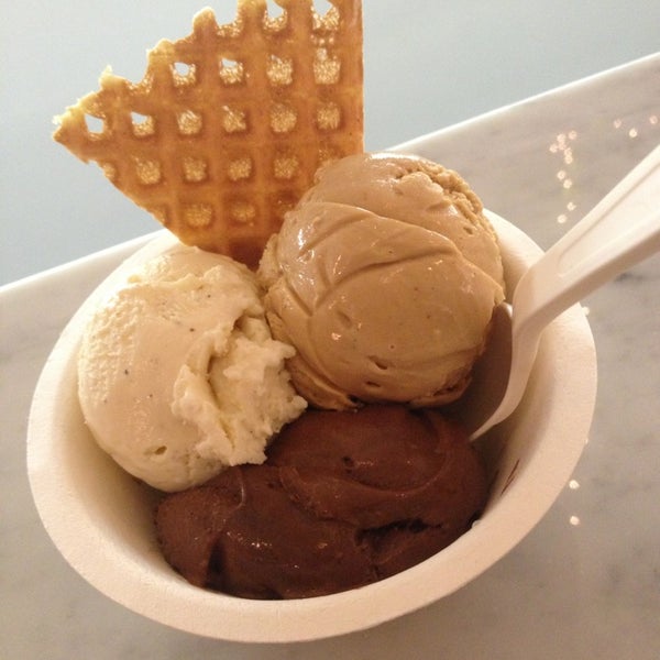 Foto diambil di Jeni&#39;s Splendid Ice Creams oleh Justin M. pada 2/10/2013