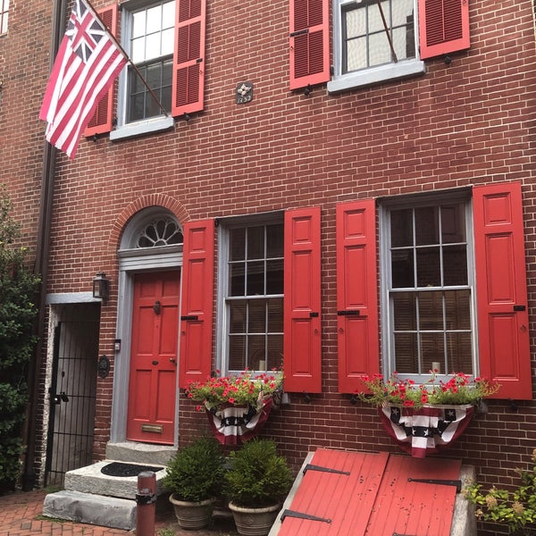 Photo taken at Elfreth&#39;s Alley Museum by Ann K. on 8/14/2021