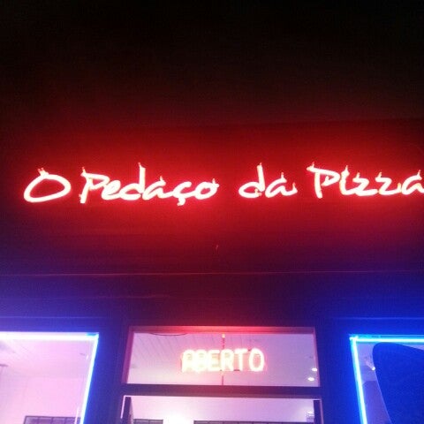 Photo taken at O Pedaço da Pizza by Erick B. on 11/30/2012