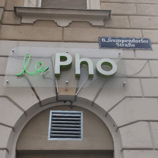 รูปภาพถ่ายที่ le Pho โดย Achim เมื่อ 9/30/2021