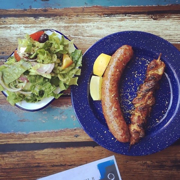 6/23/2015 tarihinde Sarah C.ziyaretçi tarafından Kalamaki Greek Street Food'de çekilen fotoğraf