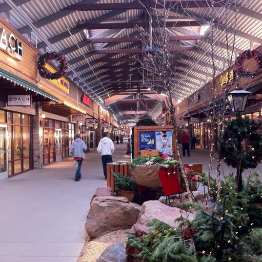 Tanger Outlets at the Dells Outlet Alışveriş Merkezi