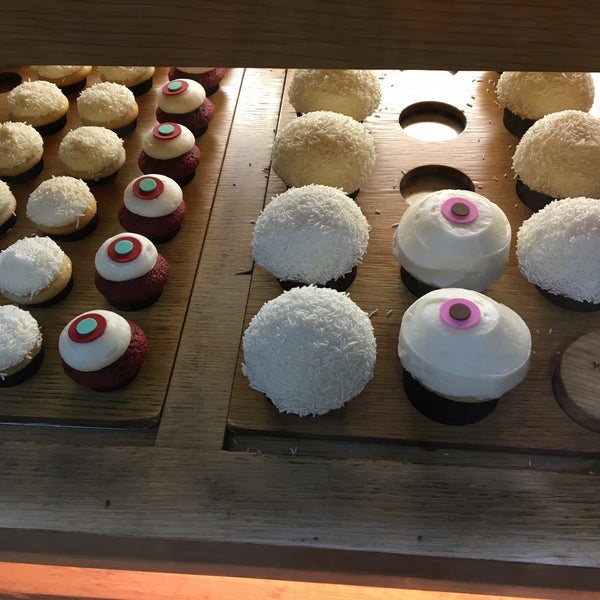 3/18/2017에 Kasturi P.님이 Sprinkles Cupcakes에서 찍은 사진