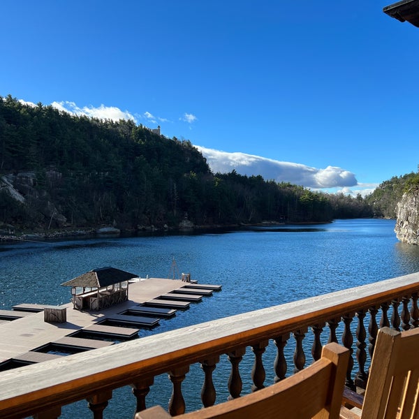 Photo taken at Mohonk Mountain House by Martina C. on 11/12/2022