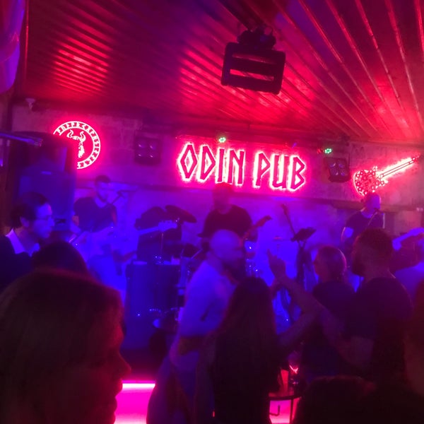 Foto diambil di Odin Pub oleh Gürol pada 12/3/2021