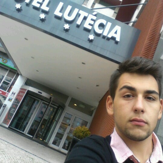 12/7/2012 tarihinde luke b.ziyaretçi tarafından Lutécia Hotel'de çekilen fotoğraf