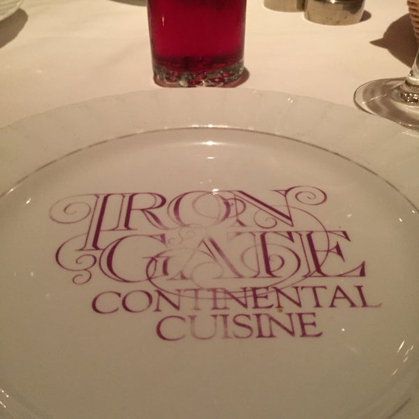 Foto tirada no(a) Iron Gate Restaurant por Angelo R. em 4/29/2015
