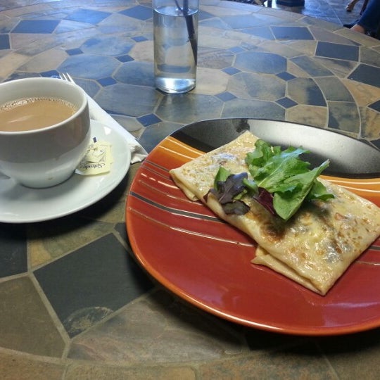 11/5/2012 tarihinde Eric G.ziyaretçi tarafından Café Flora'de çekilen fotoğraf