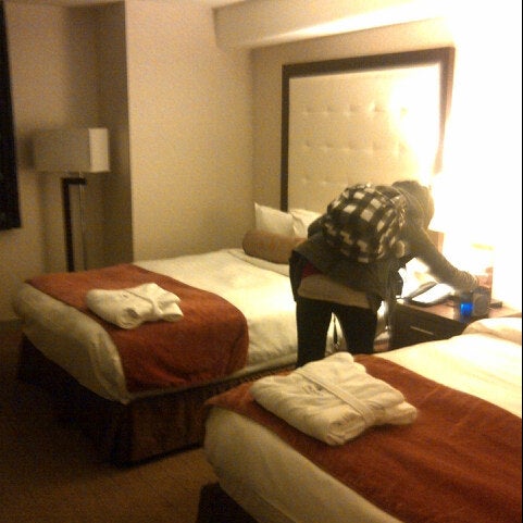 รูปภาพถ่ายที่ Aava Whistler Hotel โดย Reggie B. เมื่อ 11/16/2012
