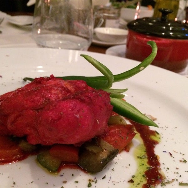 Das Foto wurde bei Le Chef - Metas Restaurant von Simon R. am 2/13/2014 aufgenommen