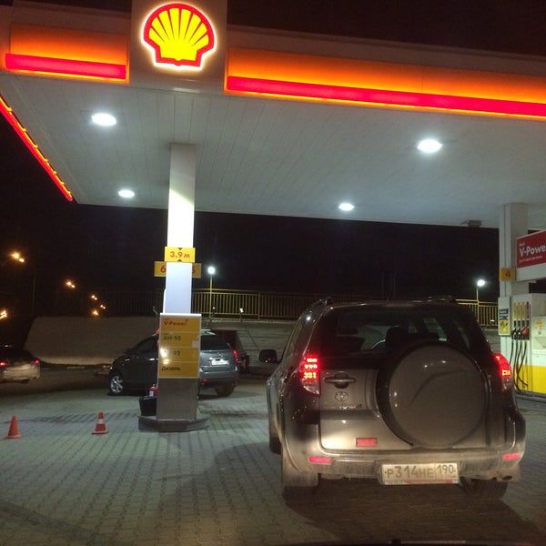 Photo taken at Shell by Victor V. on 4/30/2015
