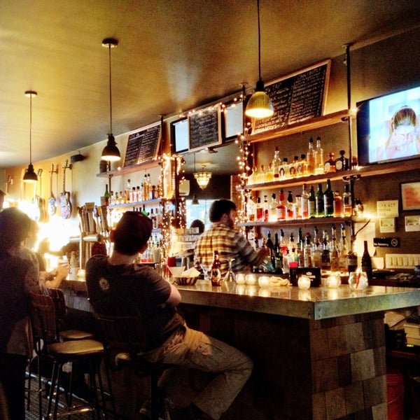 6/22/2013 tarihinde Antonio R.ziyaretçi tarafından Bar Chord'de çekilen fotoğraf
