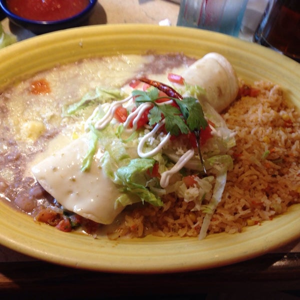 Photo taken at La Parrilla Mexican Restaurant by Daniel M. on 6/7/2014