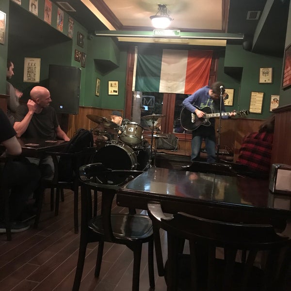 Foto tomada en MacLaren&#39;s Irish Pub  por Nima el 5/3/2018