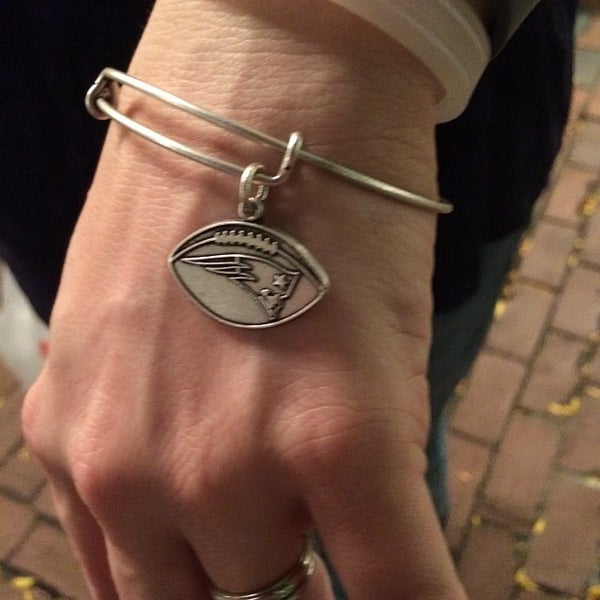 Alex and ani store eagles super bowl bracelet
