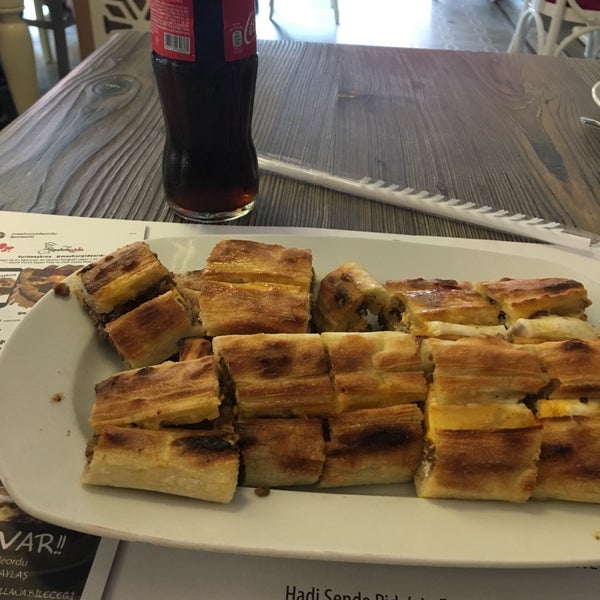 Foto scattata a Meşhur Pide Restaurant da Oktay il 8/25/2019