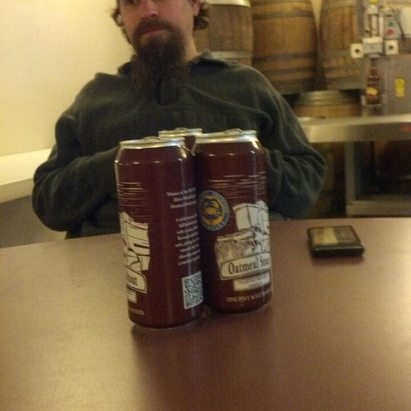 Foto tomada en Crabtree Brewing Company  por Jackie E. el 2/16/2013