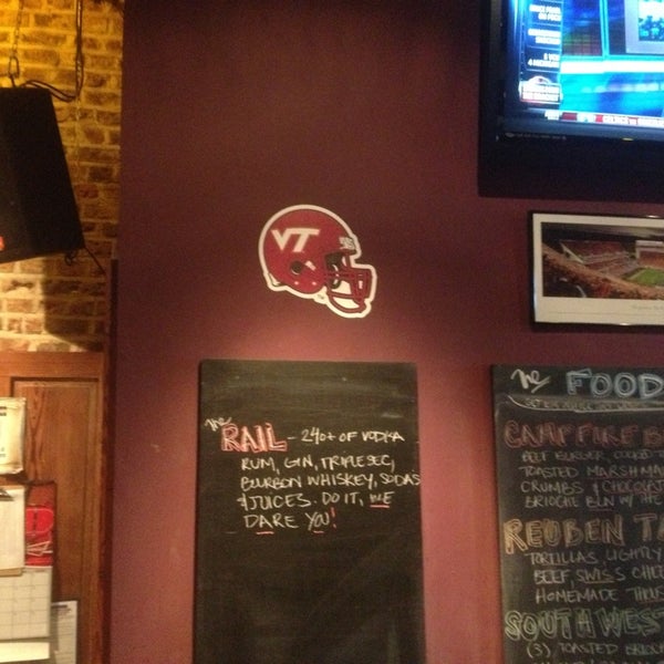 Снимок сделан в The Brick: Charleston&#39;s Favorite Tavern пользователем Rob E. 3/23/2013