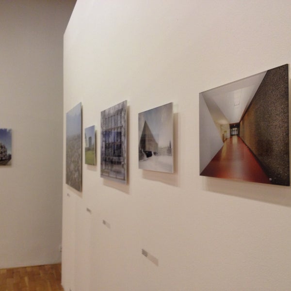 รูปภาพถ่ายที่ Galerie Jaroslava Fragnera โดย Káča B. เมื่อ 4/12/2013