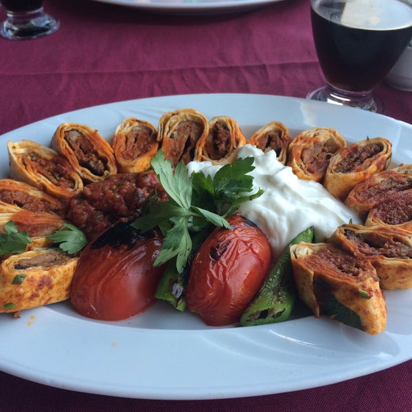 Das Foto wurde bei Melita Şark Sofrası Cafe &amp; Restaurant von Fatma G. am 8/2/2015 aufgenommen