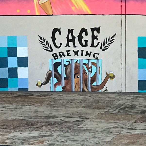 2/22/2020 tarihinde Paul Q.ziyaretçi tarafından Cage Brewing'de çekilen fotoğraf